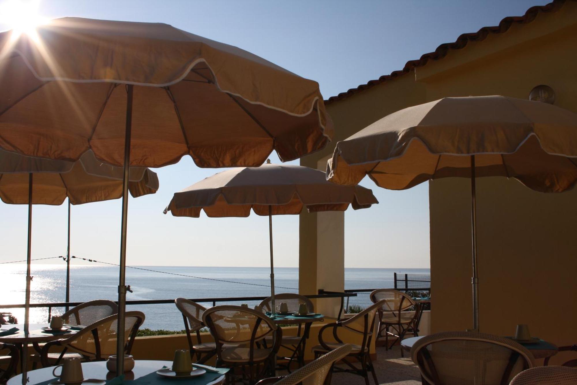 "Cap Riviera" Hotel & Restaurant Saint Aygulf Buitenkant foto